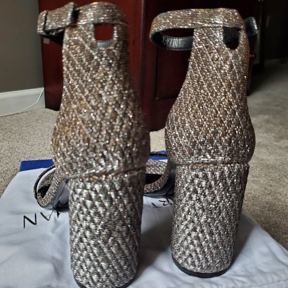 Stuart Weitzman NuQuilt Sandal in Pyrite Nocturn - Picture 3 of 6
